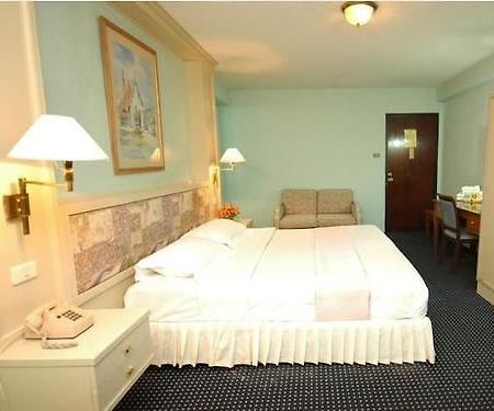 Lopburi Inn Hotel Buitenkant foto