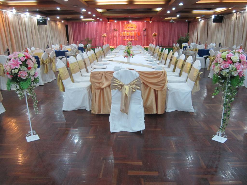 Lopburi Inn Hotel Buitenkant foto
