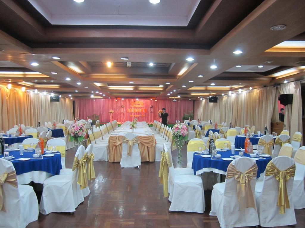 Lopburi Inn Hotel Buitenkant foto