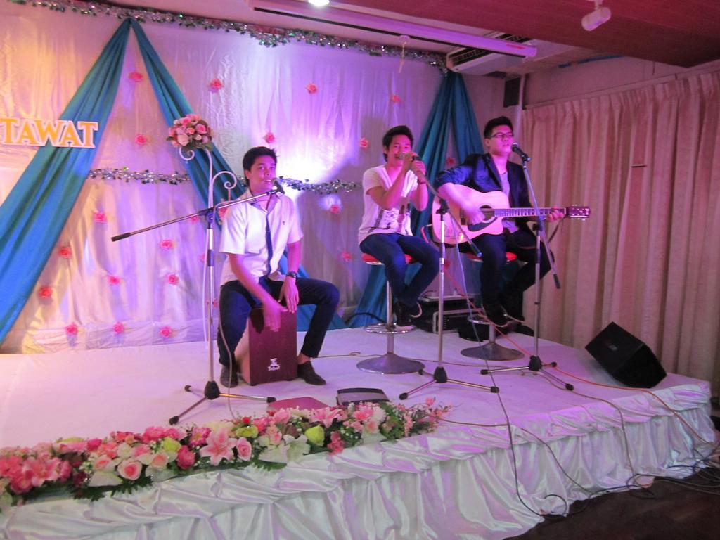 Lopburi Inn Hotel Buitenkant foto