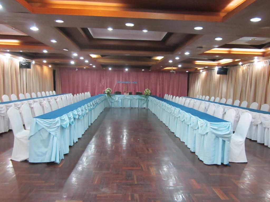 Lopburi Inn Hotel Buitenkant foto
