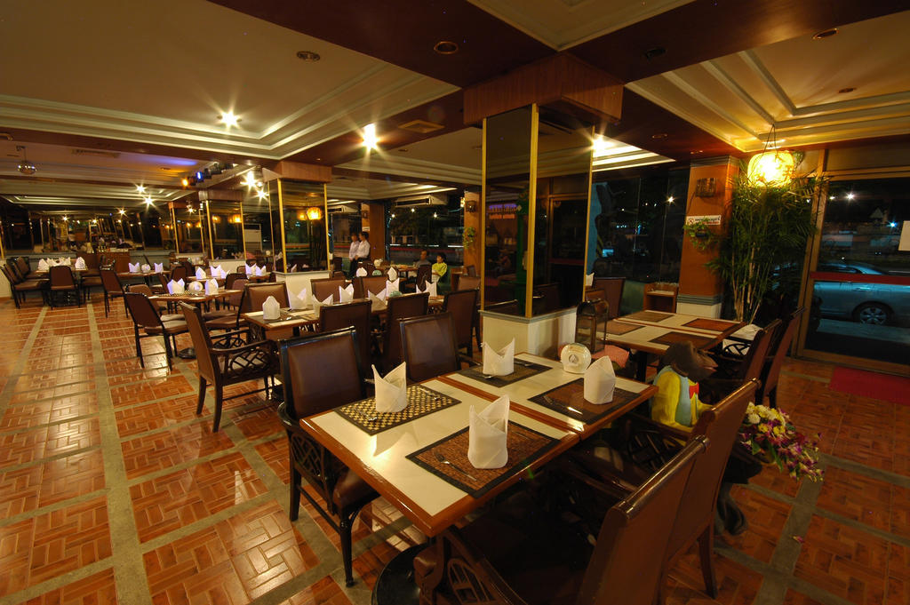 Lopburi Inn Hotel Buitenkant foto