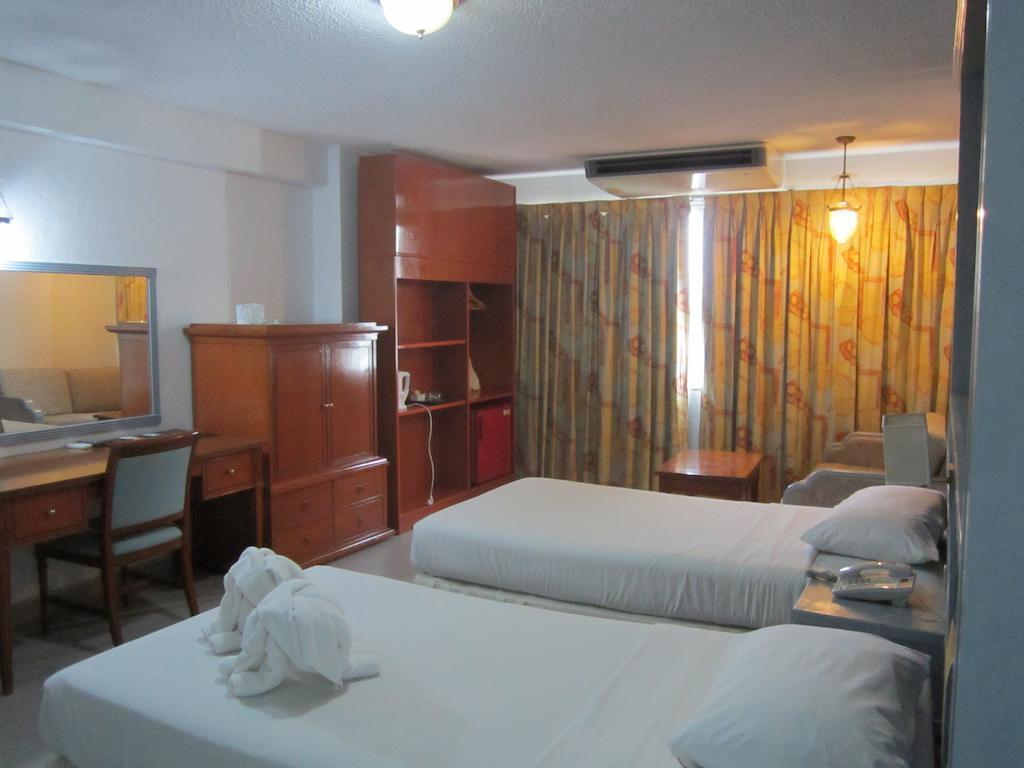Lopburi Inn Hotel Kamer foto