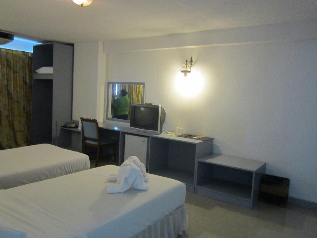 Lopburi Inn Hotel Kamer foto