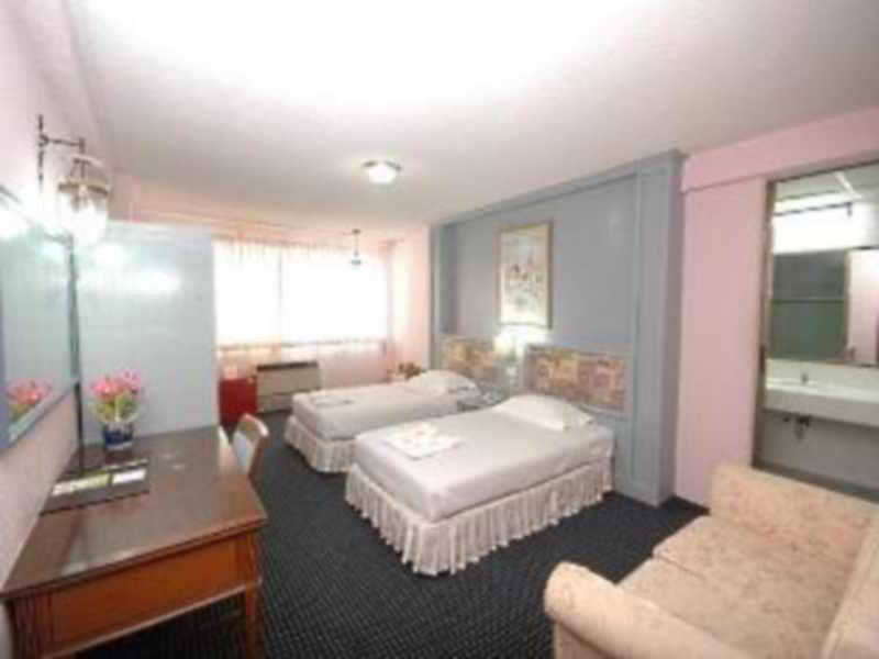 Lopburi Inn Hotel Buitenkant foto