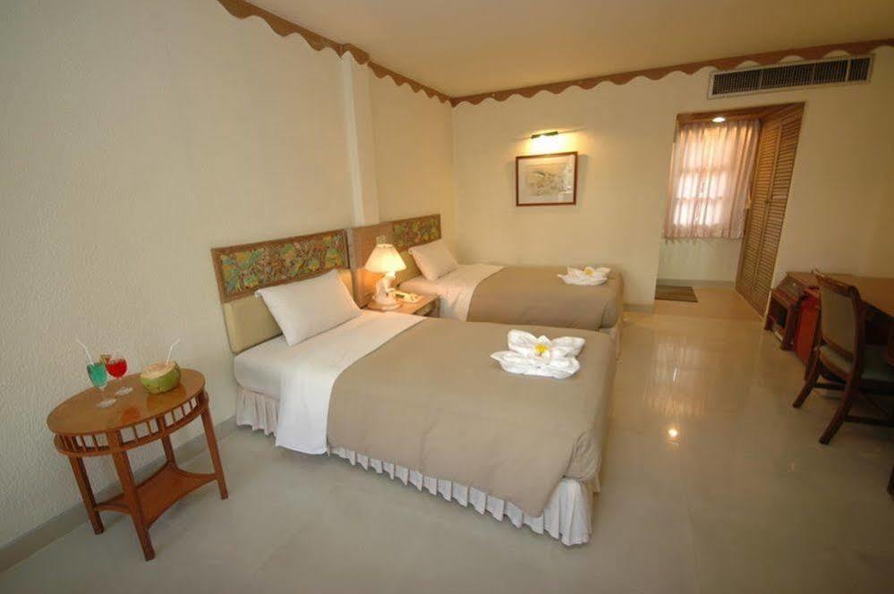 Lopburi Inn Hotel Buitenkant foto