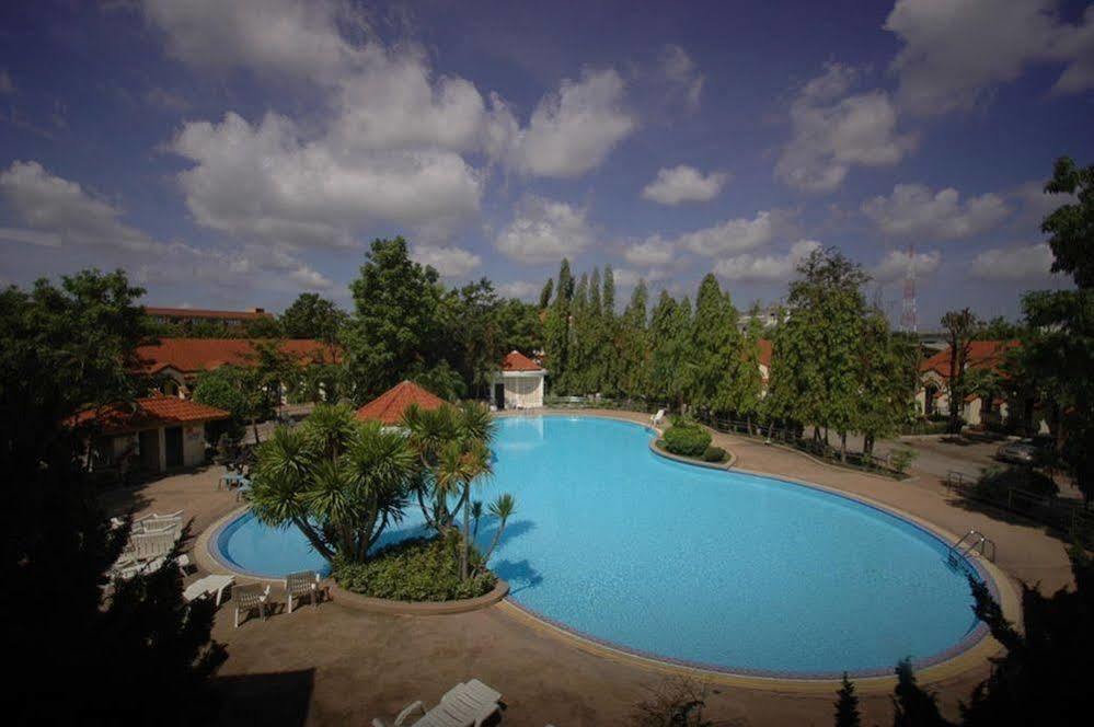 Lopburi Inn Hotel Buitenkant foto